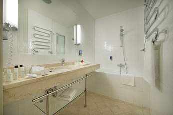 EA Hotel Julis**** - bathroom