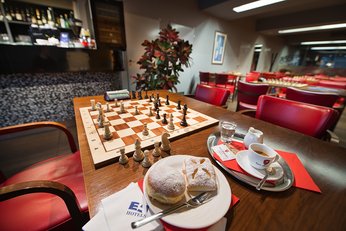 EA Hotel Julis**** - Шахматное кафе "Šachový Václavák"