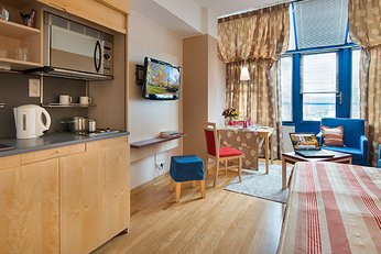 EA Hotel Julis**** - Представительский номер No. 805 с балконом на Вацлавской площадью