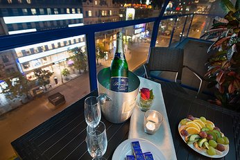 EA Hotel Julis**** - Балкон представительского номера No. 805 с видом на Вацлавскую площадь