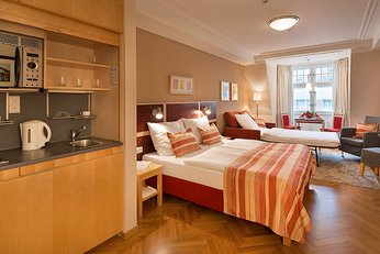 EA Hotel Julis**** - семейный двухместный номер с дополнительным диваном-кроватью